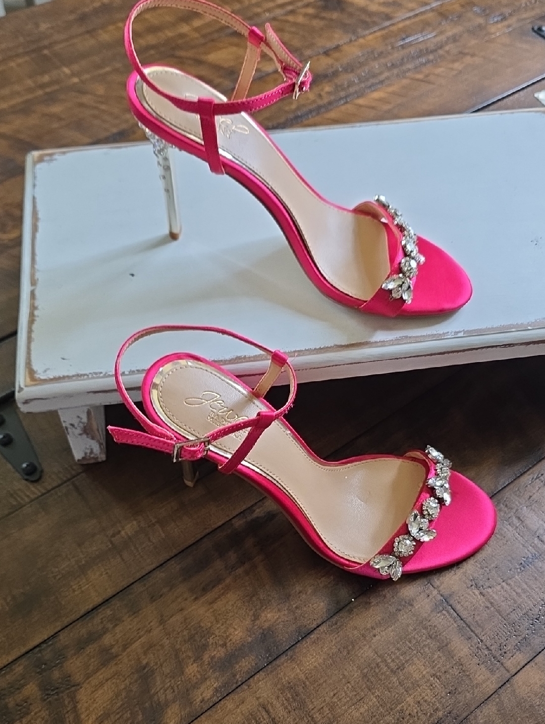 Jewel Badgley Mischka Fuchsia Satin Crystal-Embellished Stiletto Sandals